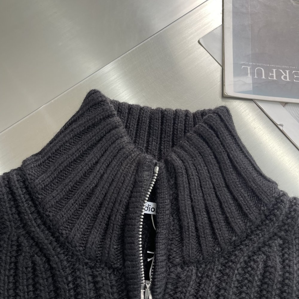 Acne Studios 자수 지퍼 니트 가디건 001-283081