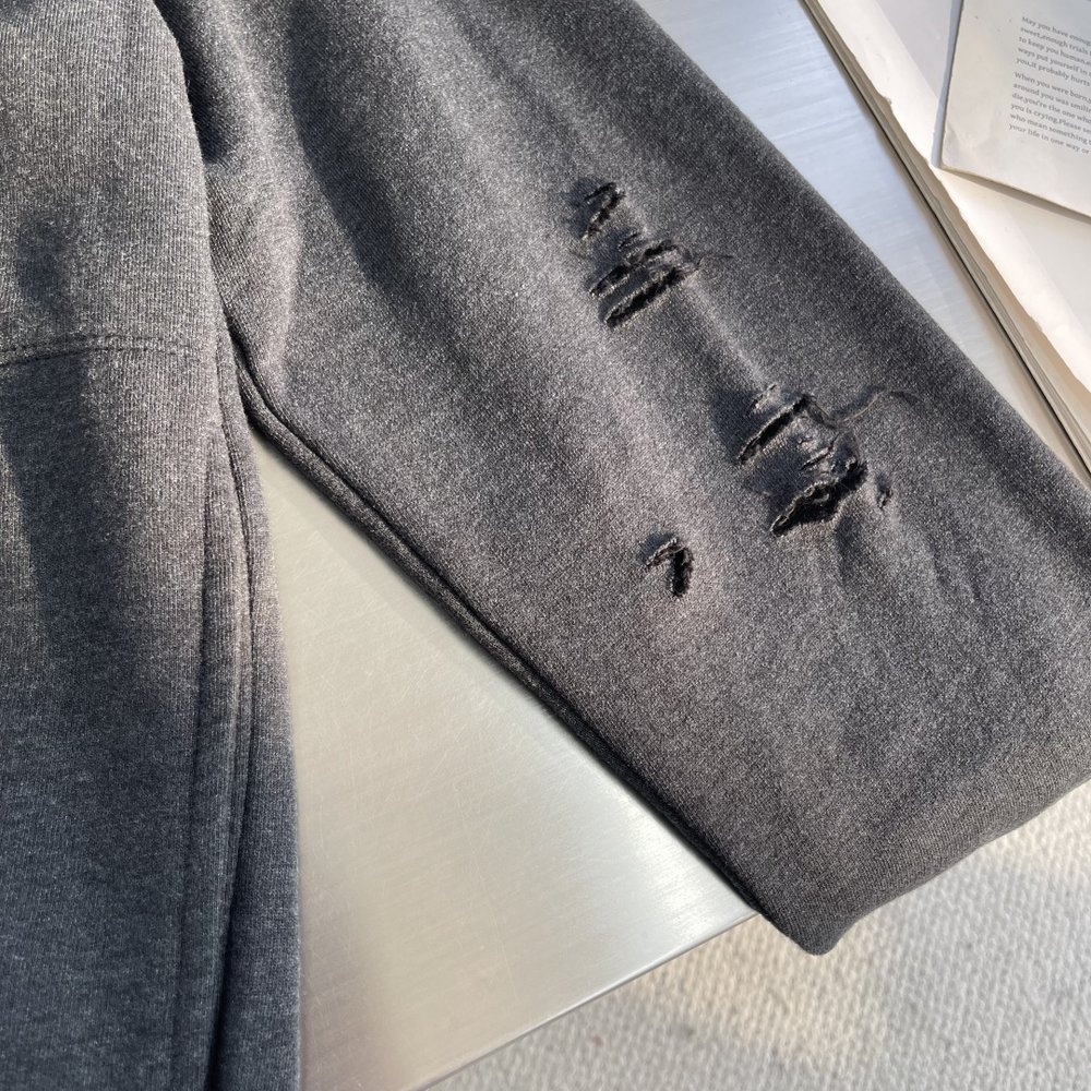 Acne Studios 구멍 뚫린 빈티지 로고 지퍼 자 001-283083