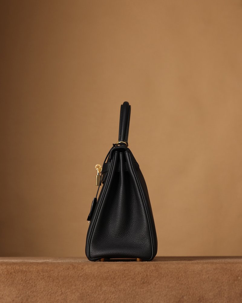 에르메스 켈리 28cm 블랙 골드 버클 토고 가죽 핸드 001-283226