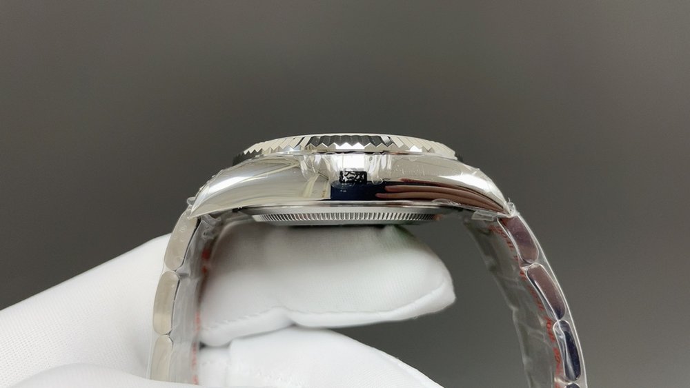 롤렉스 스카이드웰러 화이트 케이스 블랙 다이얼 42mm 001-283352