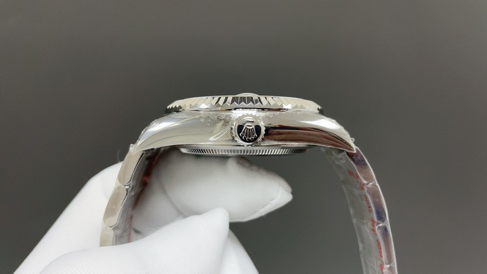 롤렉스 스카이드웰러 화이트 케이스 블랙 다이얼 42mm 001-283352