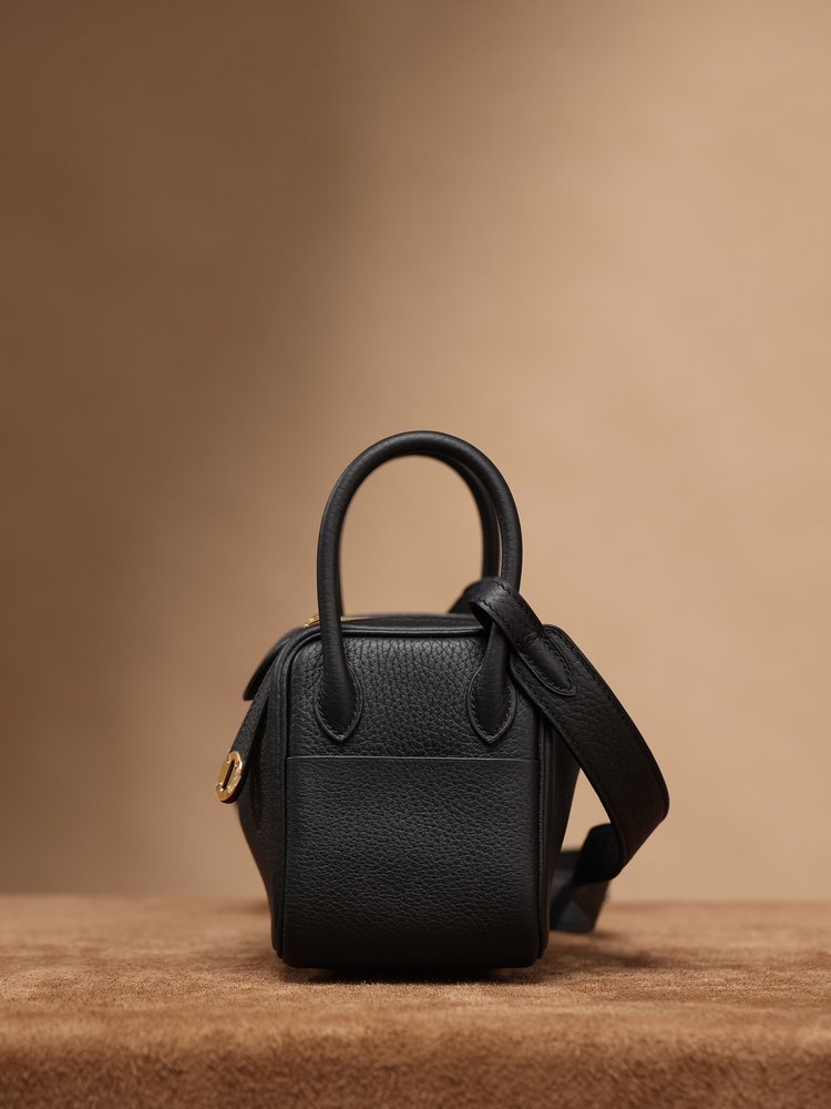 에르메스 Lindy Mini 19cm 블랙 실버버클 핸 001-283397