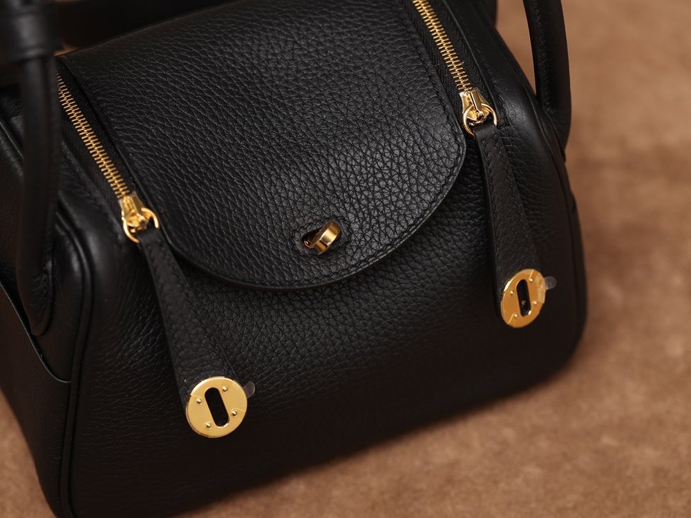에르메스 Lindy Mini 19cm 블랙 실버버클 핸 001-283397