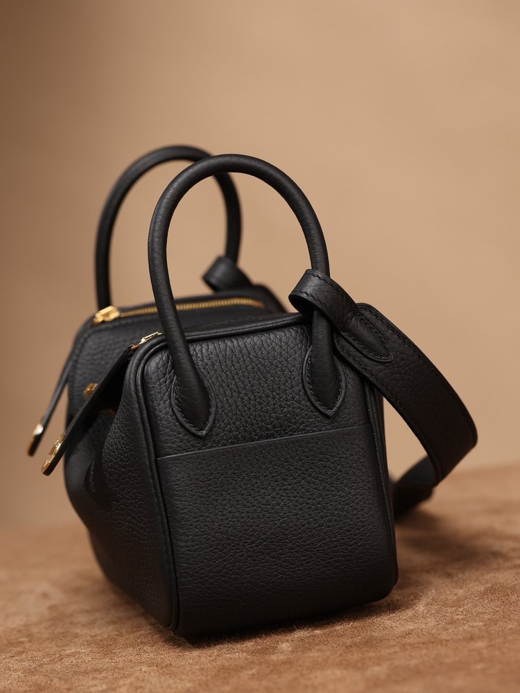 에르메스 Lindy Mini 19cm 블랙 실버버클 핸 001-283397
