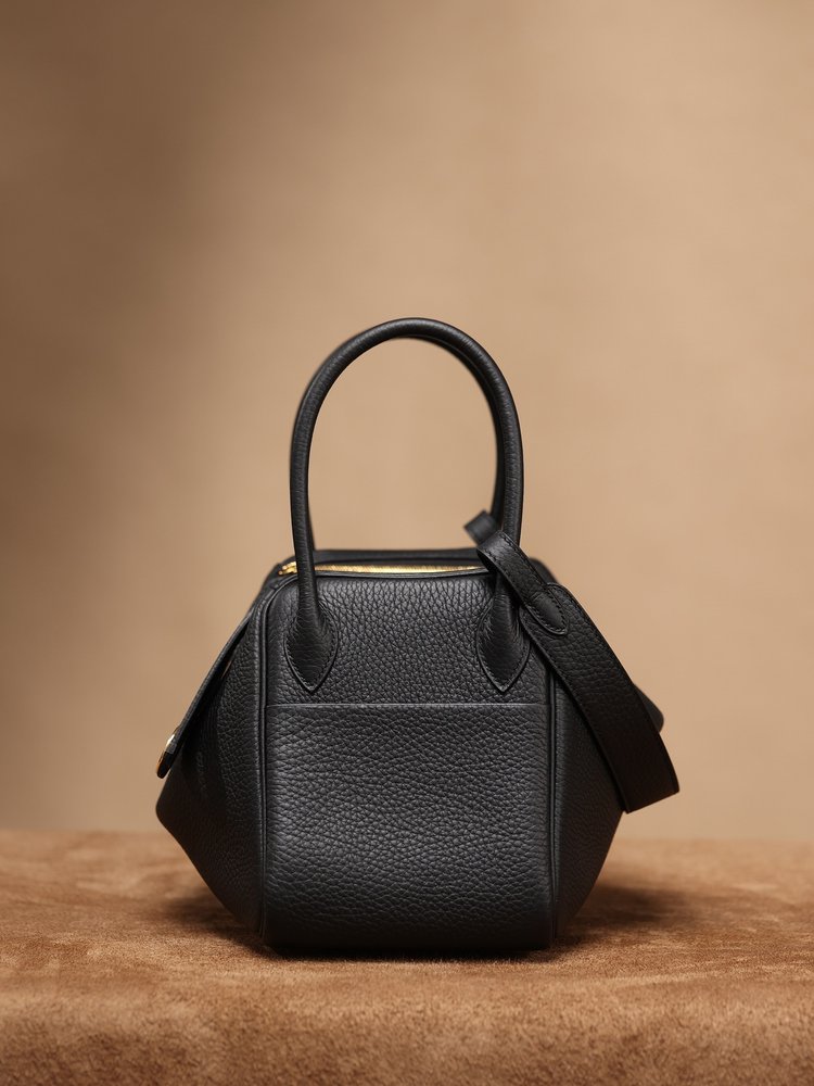 에르메스 Lindy 26cm 블랙 골드 버클 백 001-283407