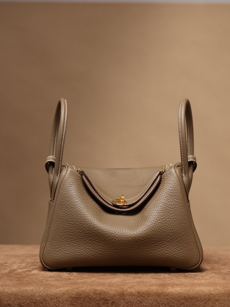 에르메스 Lindy 26cm 아이보리 골드하드웨어 독점 001-283411