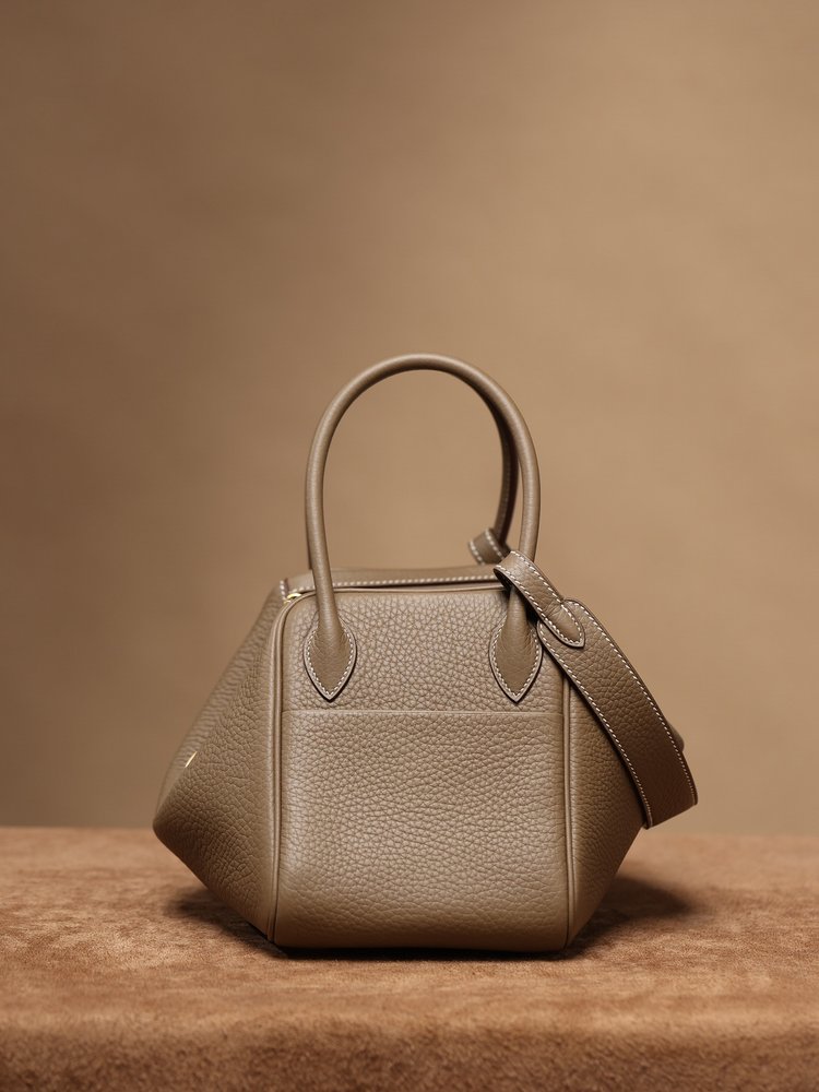 에르메스 Lindy 26cm 아이보리 골드하드웨어 독점 001-283411