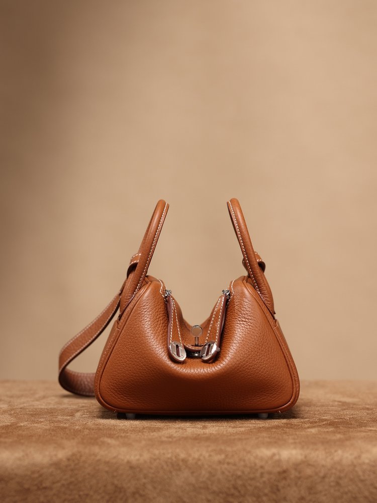 에르메스 Lindy Mini 19cm 브라운 실버 버클 001-283416