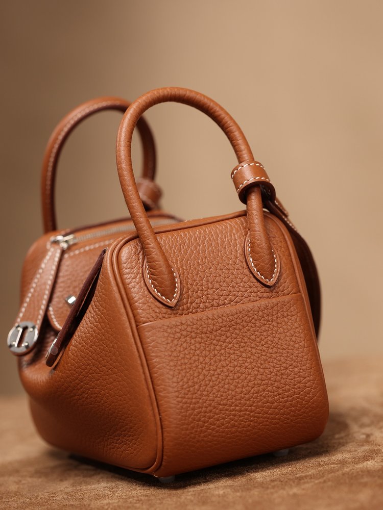 에르메스 Lindy Mini 19cm 브라운 실버 버클 001-283416
