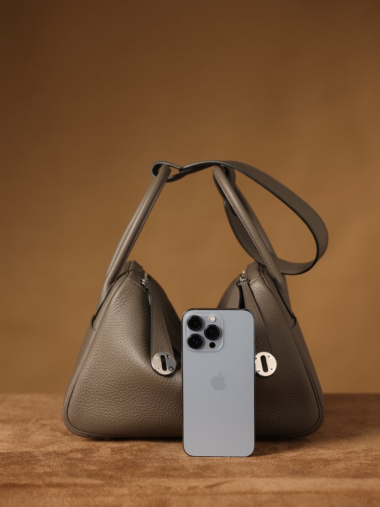 에르메스 Lindy 26cm 회색 은장 001-283431
