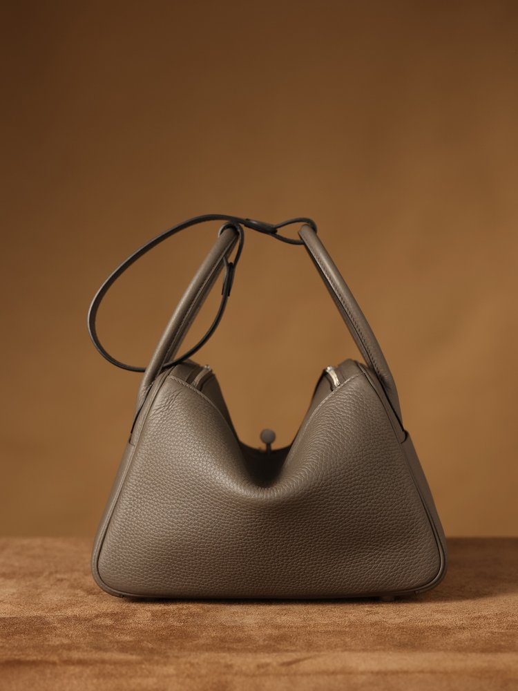 에르메스 Lindy 26cm 회색 은장 001-283431