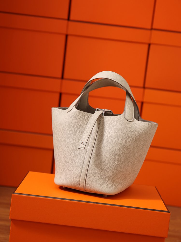 에르메스 피크닉 바스켓 18cm 실버 버클 채널 퀄리티 001-283590