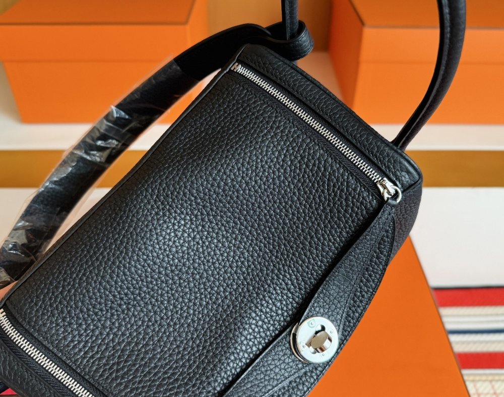 에르메스 Lindy 26cm 블랙 TC가죽 실버버클 핸 001-283604