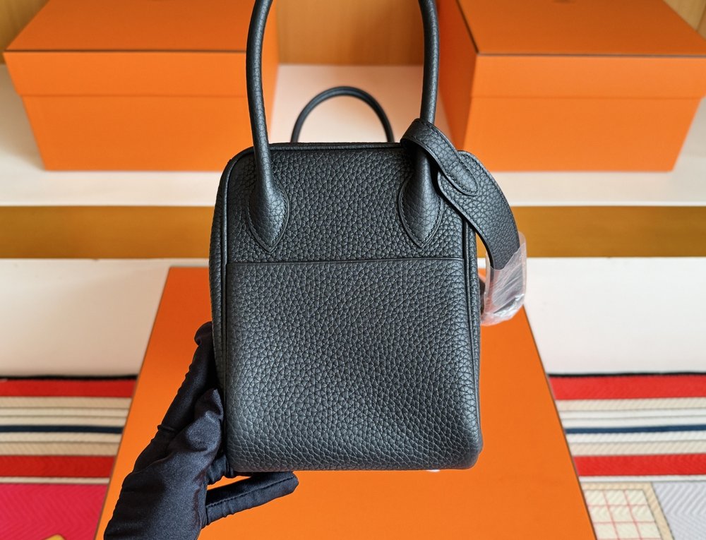 에르메스 Lindy 26cm 블랙 TC가죽 실버버클 핸 001-283604