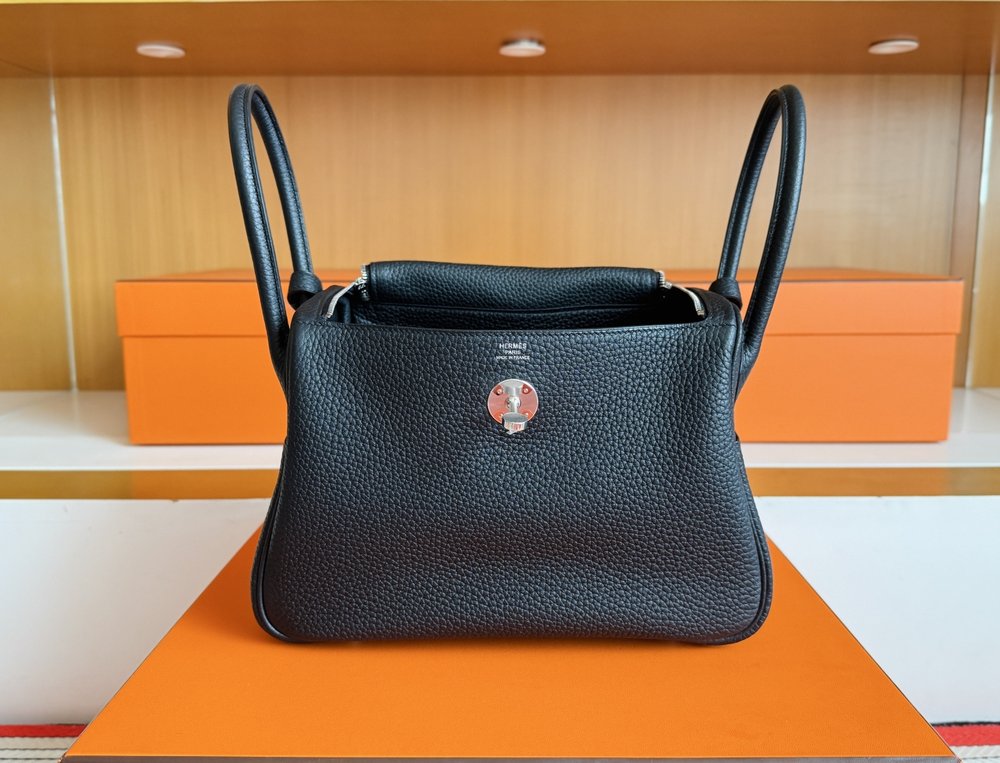 에르메스 Lindy 26cm 블랙 TC가죽 실버버클 핸 001-283604