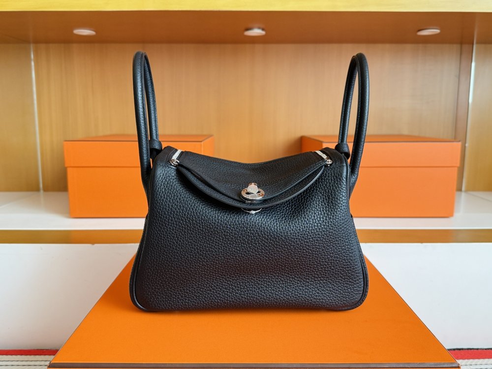에르메스 Lindy 26cm 블랙 TC가죽 실버버클 핸 001-283604