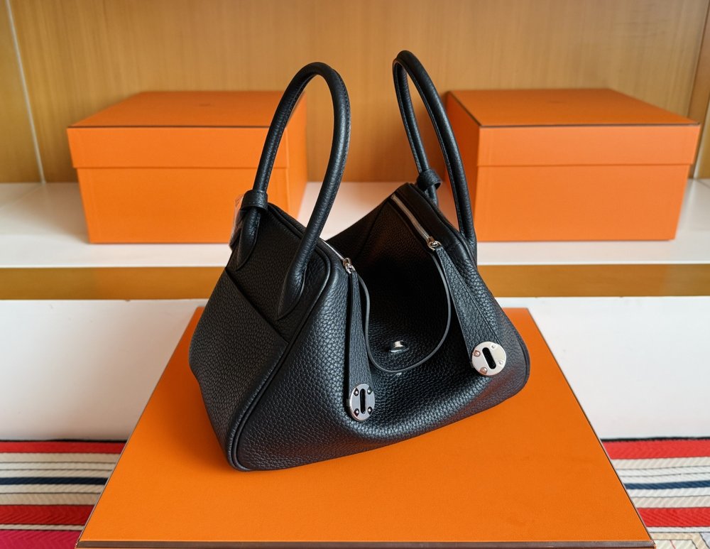 에르메스 Lindy 26cm 블랙 TC가죽 실버버클 핸 001-283604