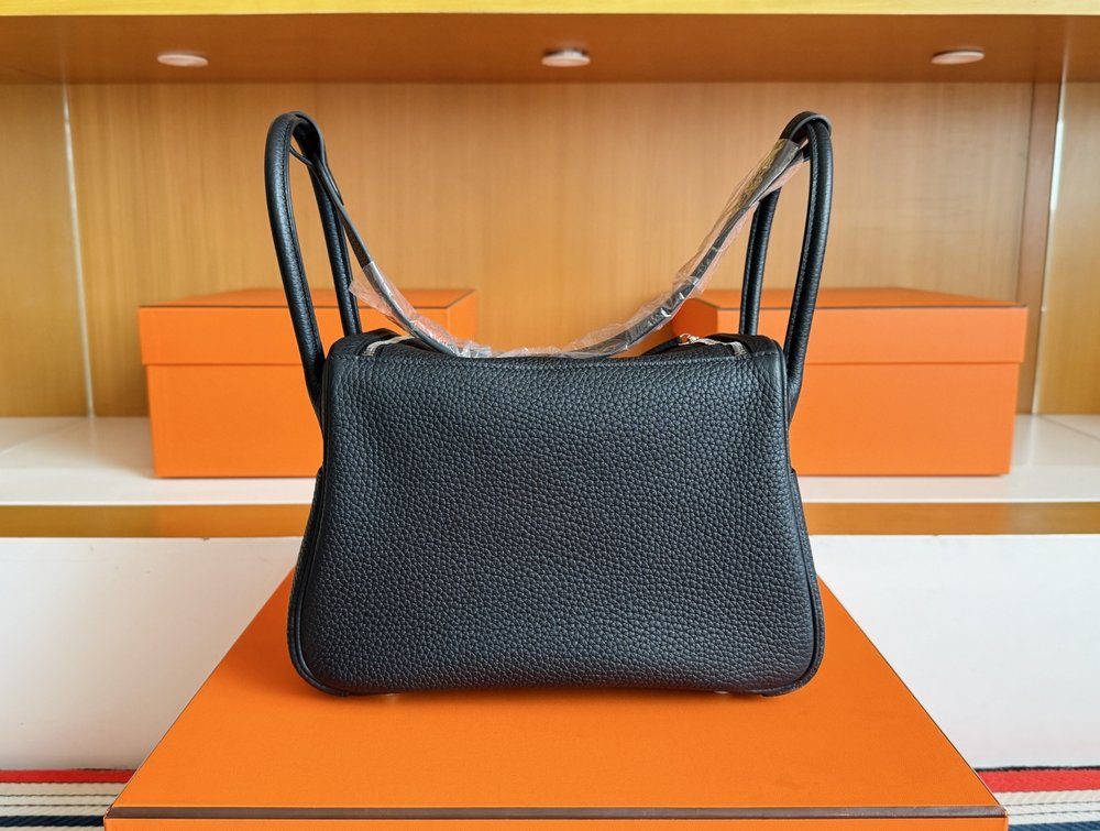 에르메스 Lindy 26cm 블랙 TC가죽 실버버클 핸 001-283604