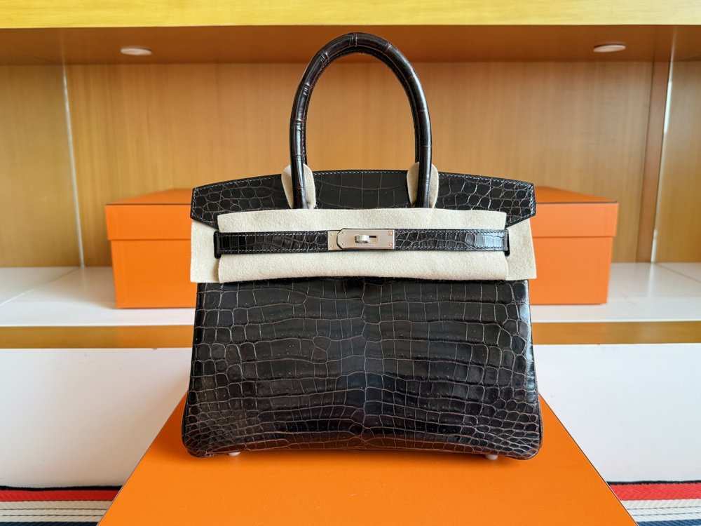 나일 두점 광택 악어가죽 초콜릿색 30cm 가방 001-283608