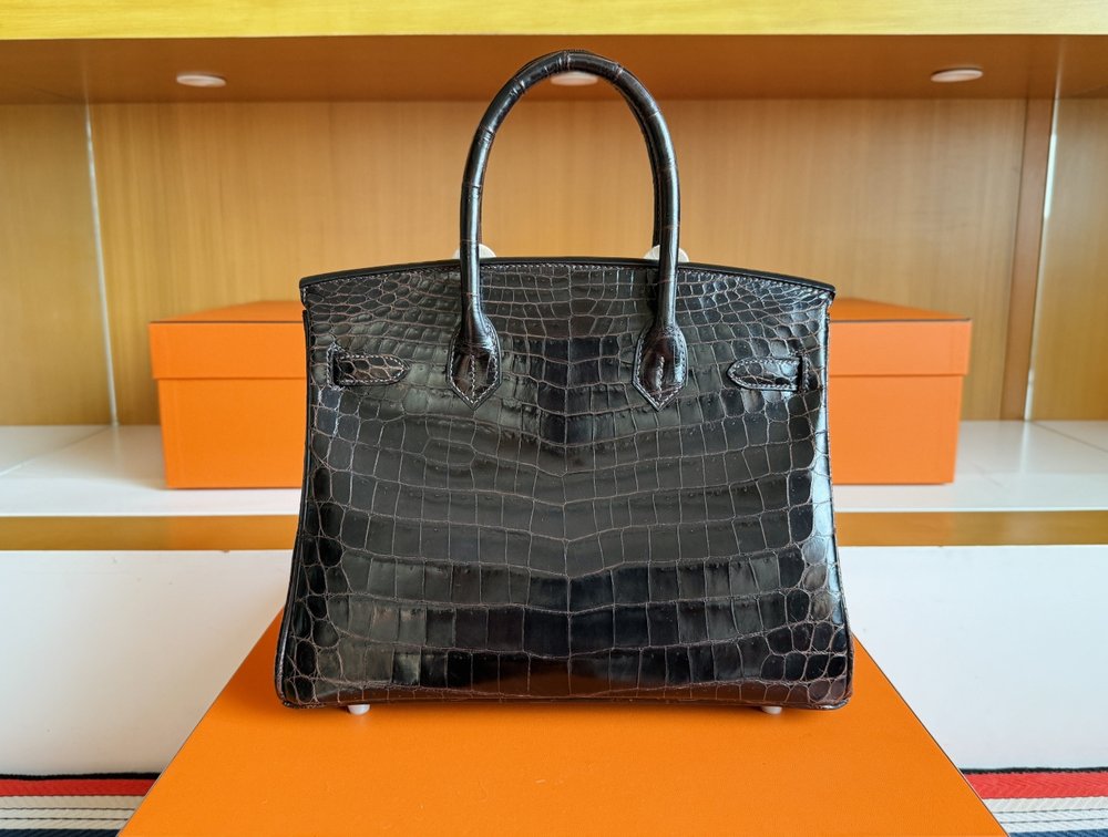 나일 두점 광택 악어가죽 초콜릿색 30cm 가방 001-283608