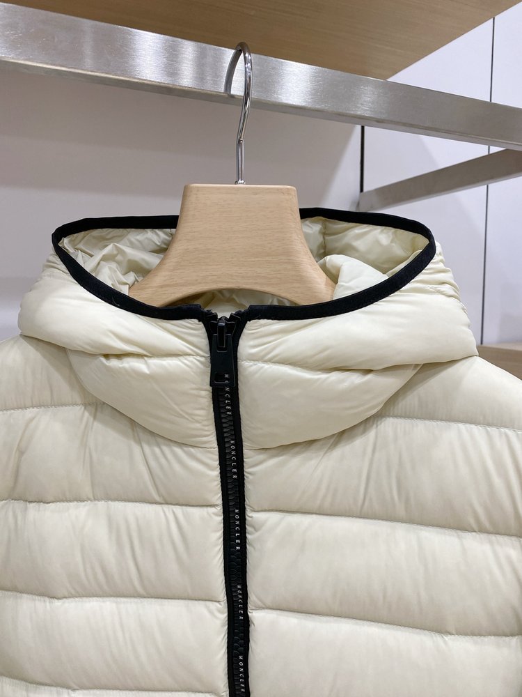 몽클레어 후드 가로 스티치 다운 패딩 점퍼 001-283645