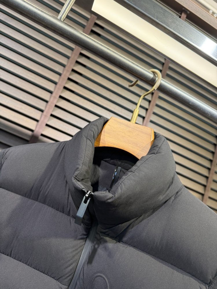 Monc 다운 베스트 블랙 블루 그레이 001-283672