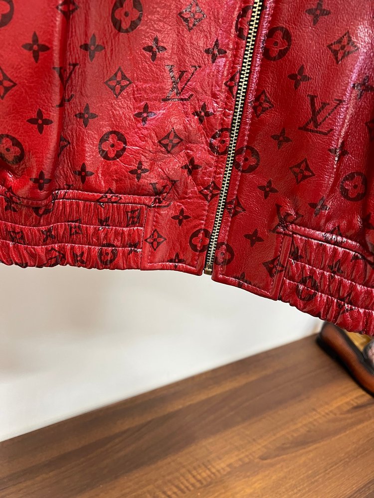 루이비통 레드 모노그램 양가죽 스탠드칼라 자켓 001-283750
