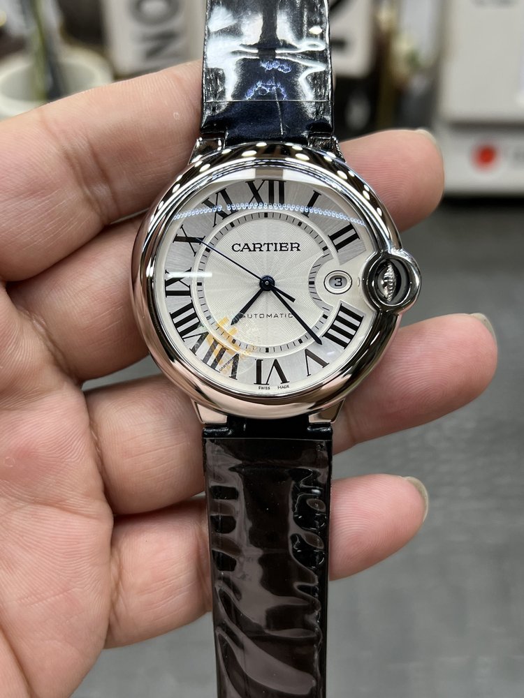 AF 까르띠에 발롱 블루 42mm 가죽 스트랩 화이트 001-284036