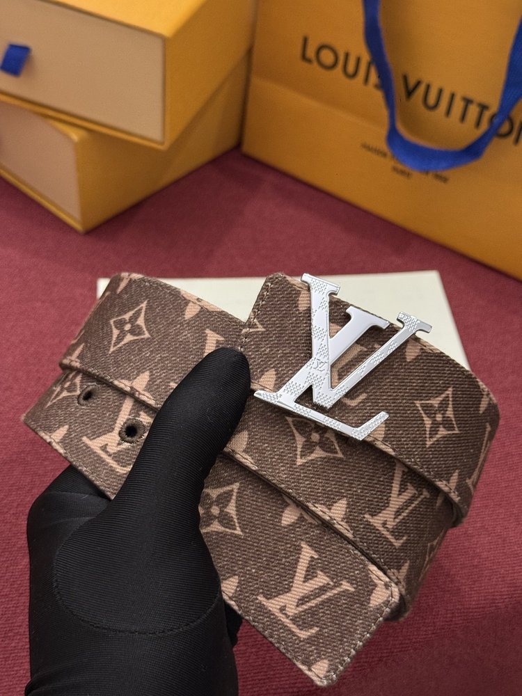 LV 이니셜 모노그램 리플렉티브 40mm 리버시블 벨트 001-284204
