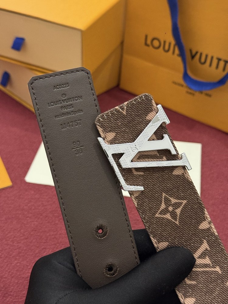 LV 이니셜 모노그램 리플렉티브 40mm 리버시블 벨트 001-284204