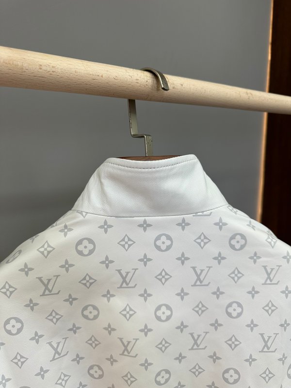 LV 화이트 그레이 모노그램 양피 재킷 001-284562