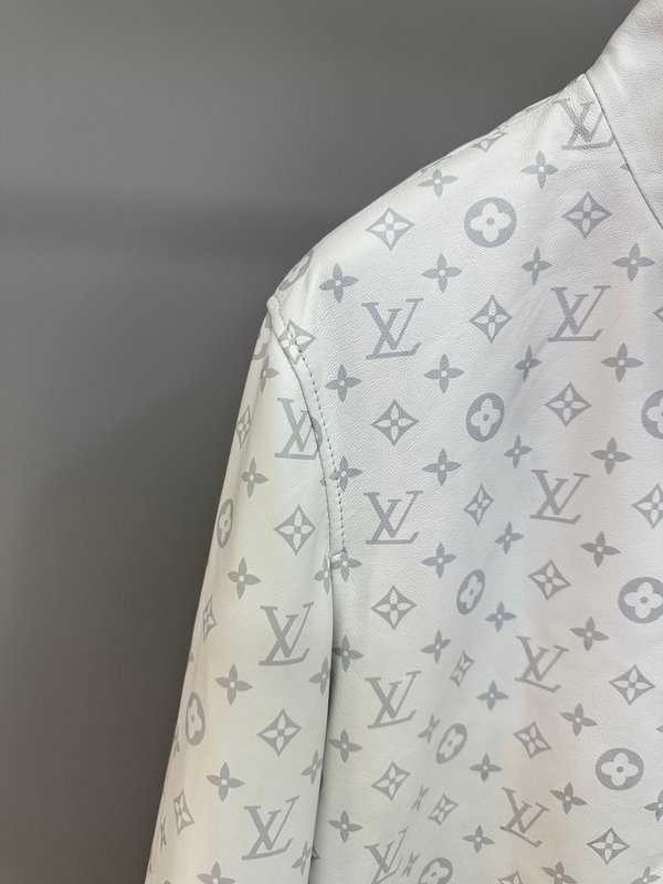 LV 화이트 그레이 모노그램 양피 재킷 001-284562