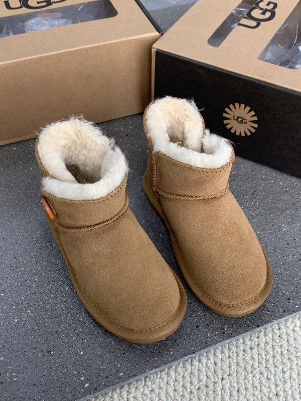 UGG 클래식 나무단추 아동 스노우부츠 001-284620
