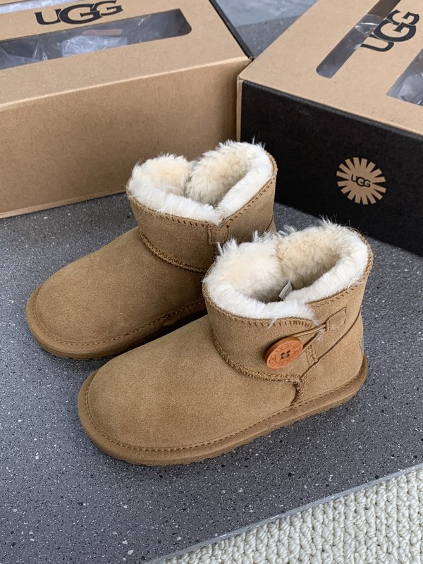 UGG 클래식 나무단추 아동 스노우부츠 001-284620