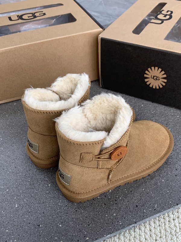 UGG 클래식 나무단추 아동 스노우부츠 001-284620