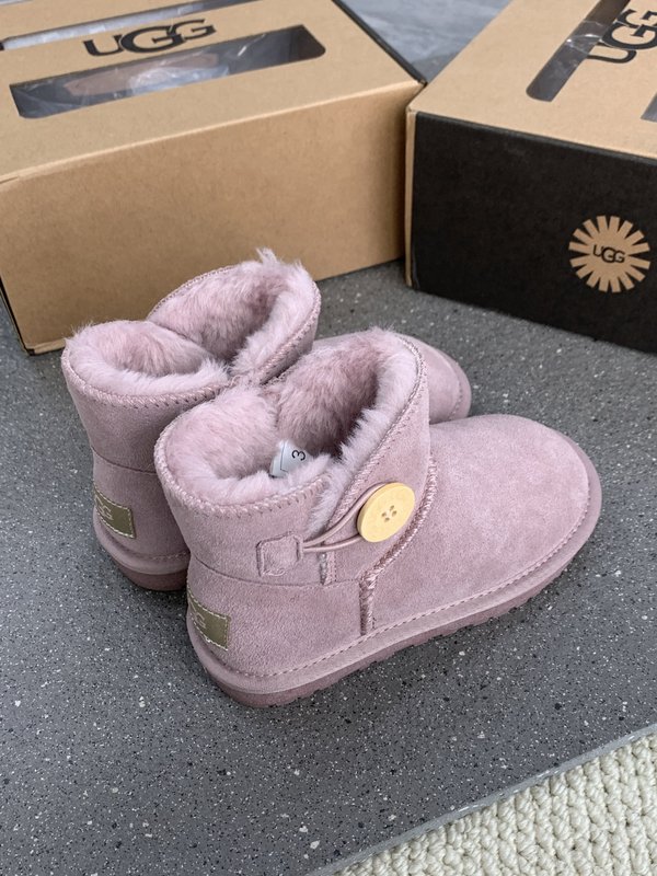 UGG 클래식 나무단추 아동 스노우부츠 001-284622