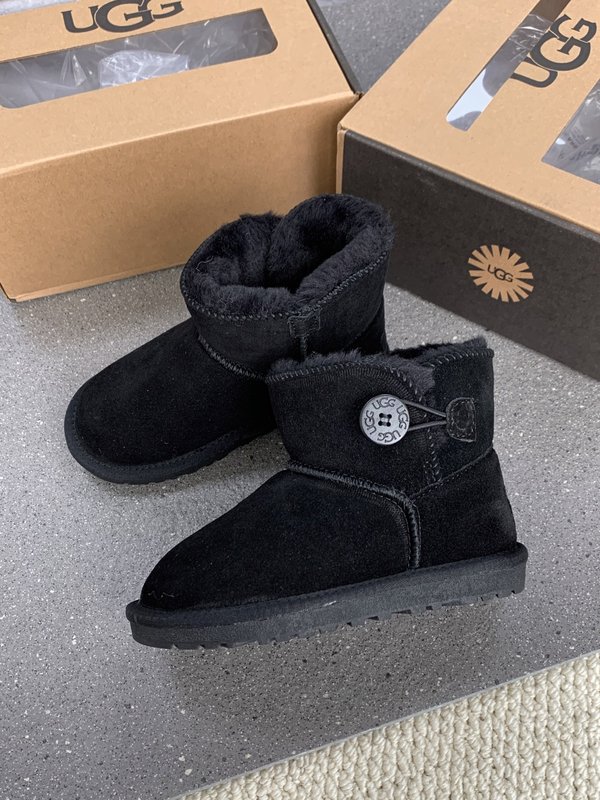 UGG 클래식 나무 단추 아동 스노우 부츠 001-284623