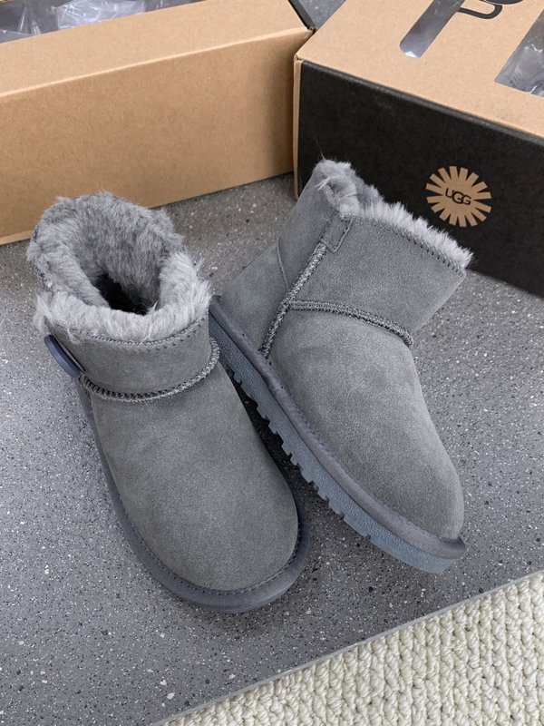 UGG 클래식 우드버튼 아동 방한부츠 001-284624