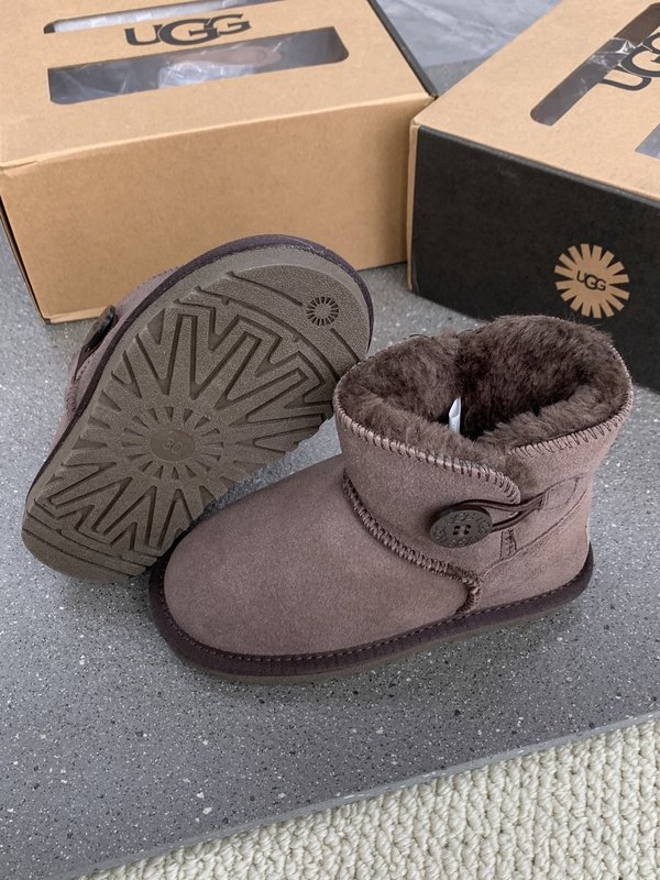 UGG 클래식 나무단추 아동 스노우부츠 001-284625