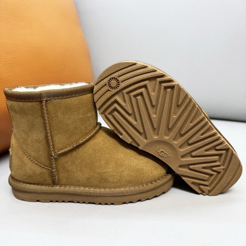 UGG 로우탑 스노우 부츠 키즈 001-284714