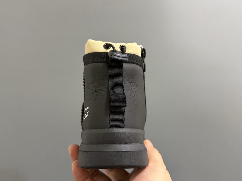 UGG 왕이보 키즈 스노우부츠 001-284717