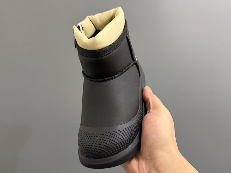 UGG 왕이보 키즈 스노우부츠 001-284717