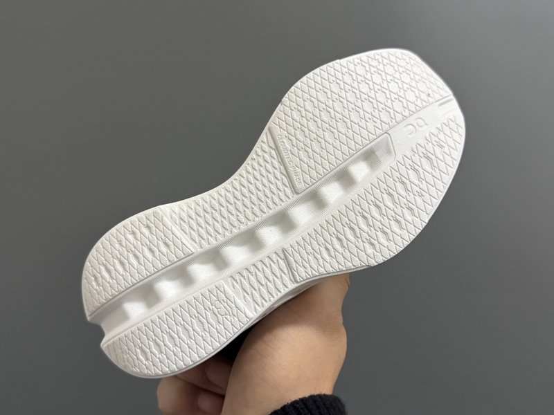 온 Cloud*surfer Next 아동 운동화 001-285059