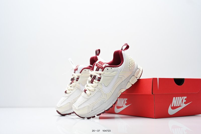 나이키 Zoom Vomero 5 마라톤 레트로 러닝 5 001-285150