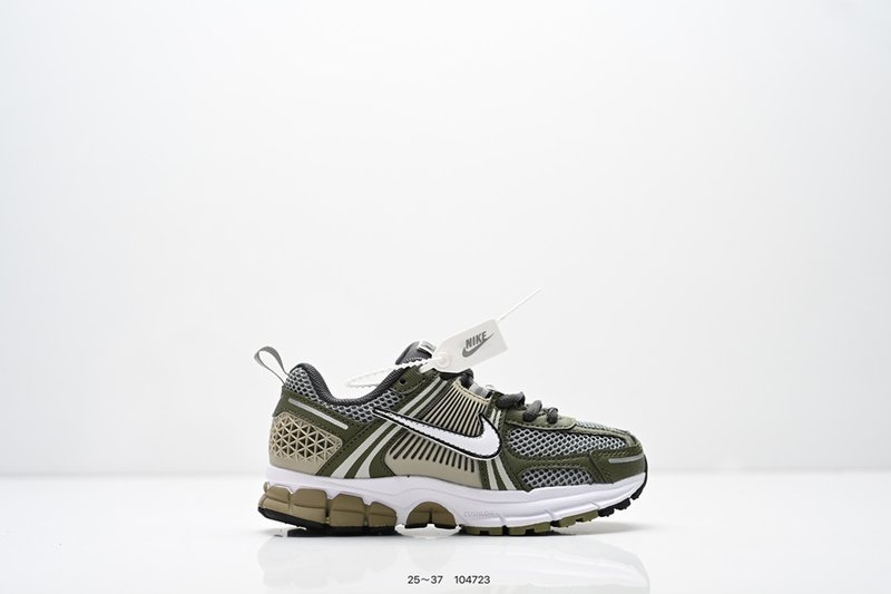 나이키 Zoom Vomero 5 키즈 러닝화 001-285156