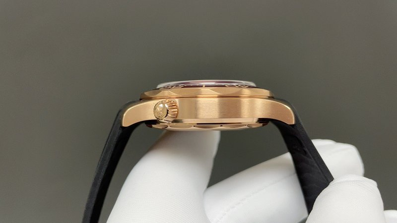 오메가 씨마스터 300 007 에디션 42mm 브론즈골 001-285454