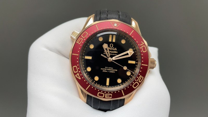 오메가 씨마스터 300 007 에디션 42mm 브론즈골 001-285454