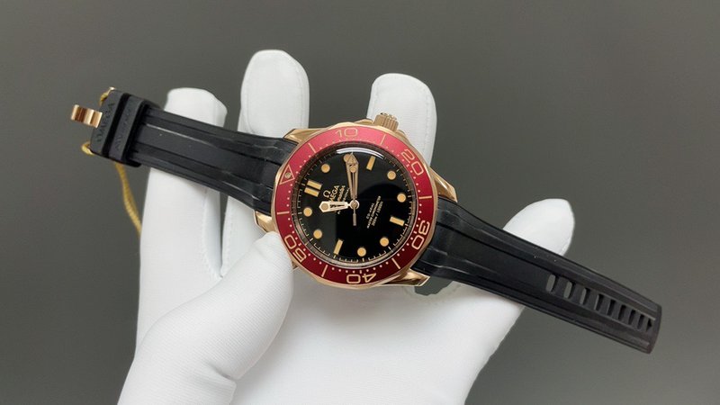 오메가 씨마스터 300 007 에디션 42mm 브론즈골 001-285454