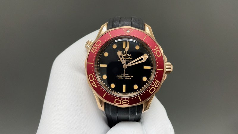 오메가 씨마스터 300 007 에디션 42mm 브론즈골 001-285454