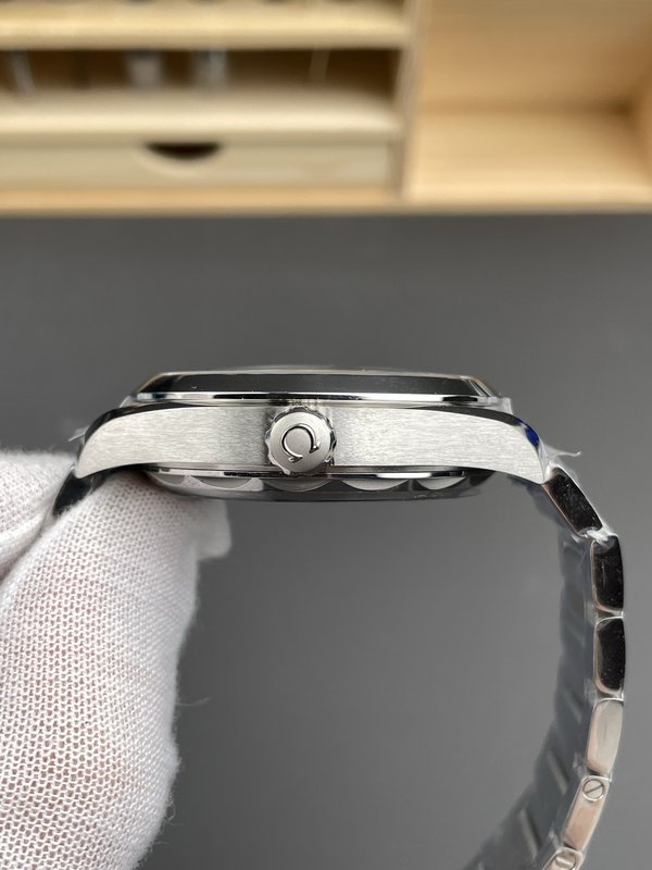 오메가 씨마스터 아쿠아테라 41mm 블루 우드 다이얼 001-285493